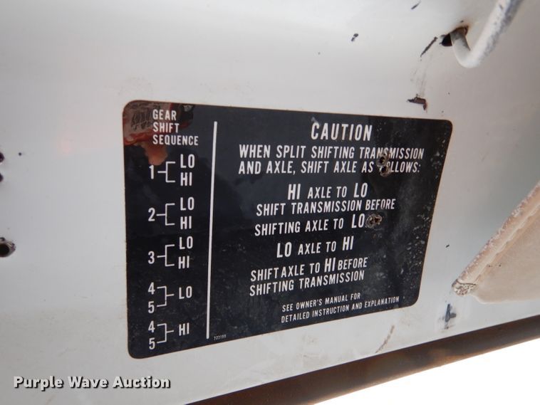 image for item IV9840 1985 Chevrolet C70  grain truck