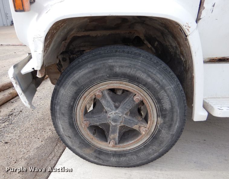 image for item IV9840 1985 Chevrolet C70  grain truck