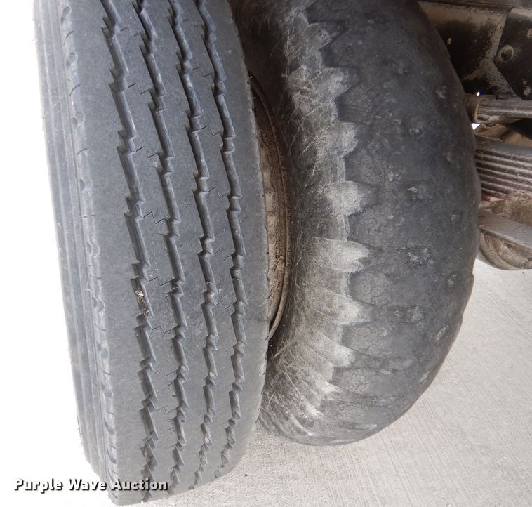 image for item IV9840 1985 Chevrolet C70  grain truck