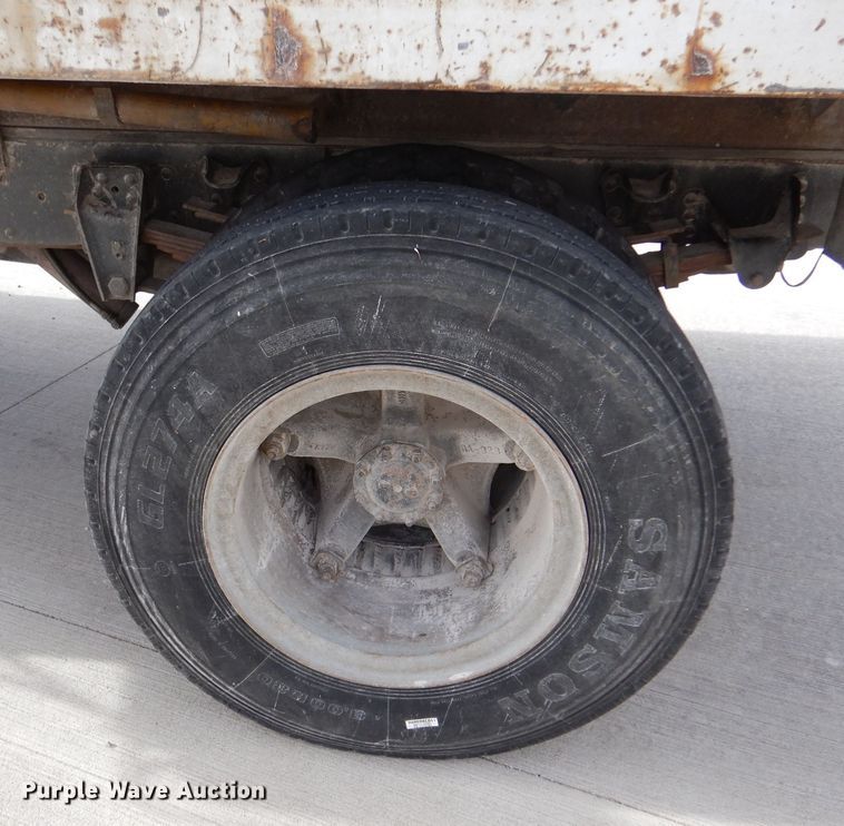 image for item IV9840 1985 Chevrolet C70  grain truck