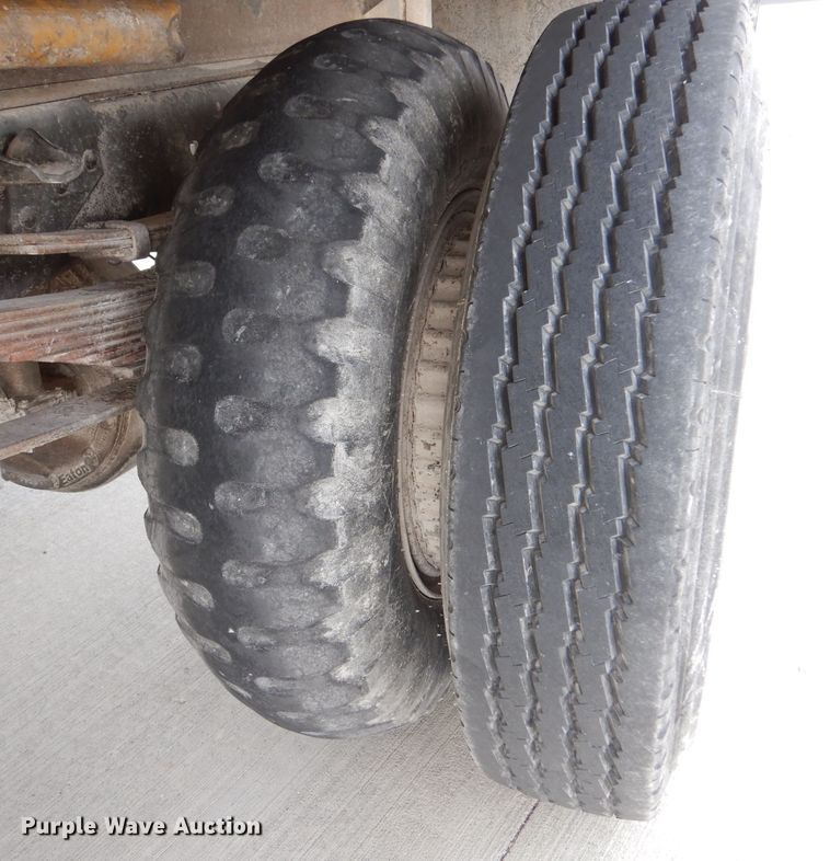 image for item IV9840 1985 Chevrolet C70  grain truck