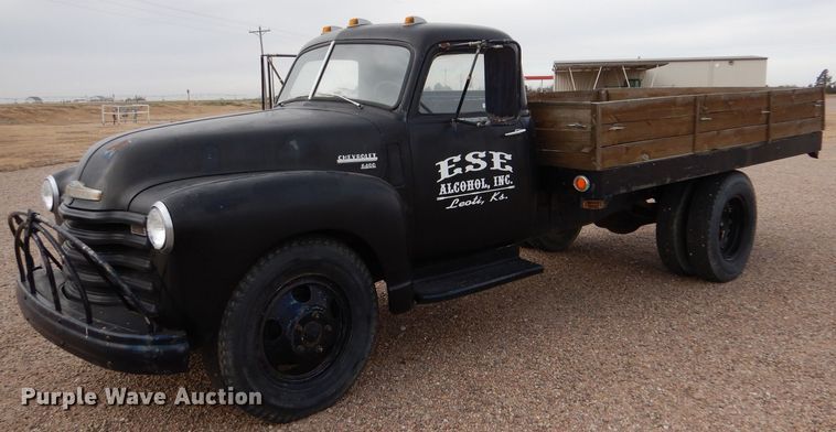 image for item IV9853 1949 Chevrolet 6400  dump flatbed truck