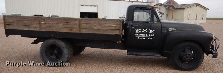 image for item IV9853 1949 Chevrolet 6400  dump flatbed truck