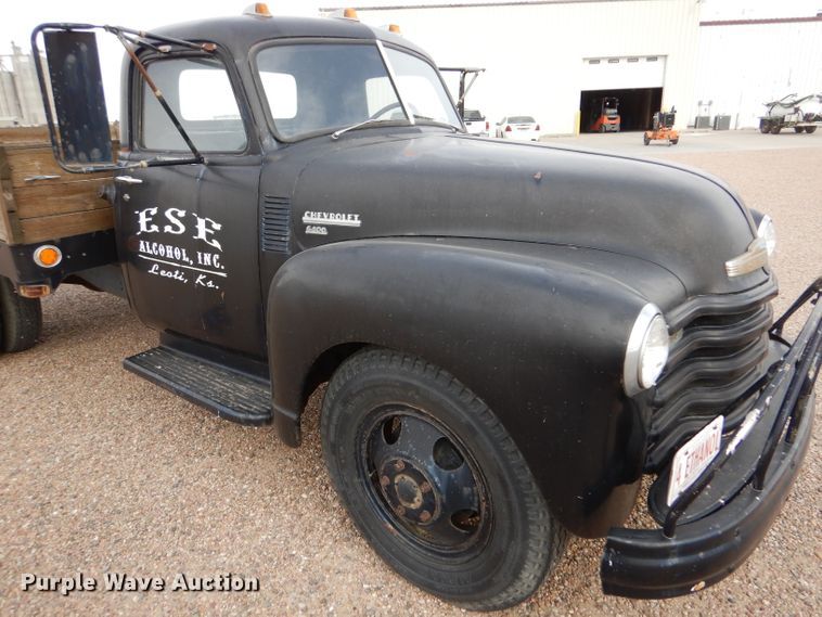 image for item IV9853 1949 Chevrolet 6400  dump flatbed truck