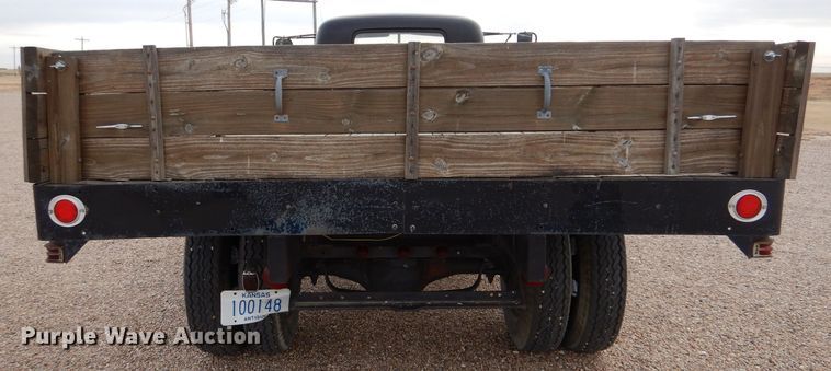 image for item IV9853 1949 Chevrolet 6400  dump flatbed truck