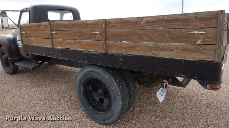 image for item IV9853 1949 Chevrolet 6400  dump flatbed truck