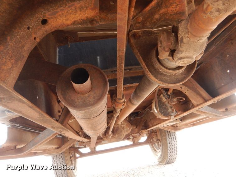 image for item IV9853 1949 Chevrolet 6400  dump flatbed truck