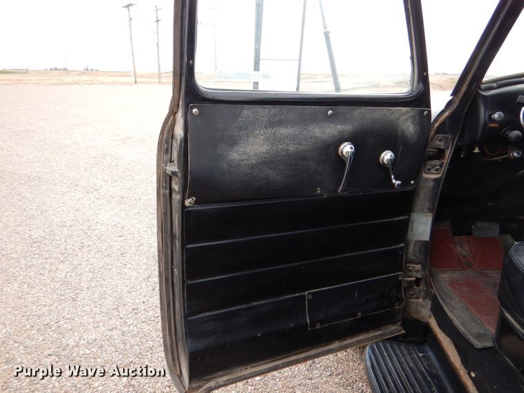 image for item IV9853 1949 Chevrolet 6400  dump flatbed truck