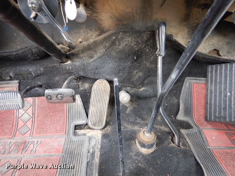 image for item IV9853 1949 Chevrolet 6400  dump flatbed truck