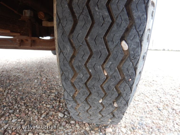 image for item IV9853 1949 Chevrolet 6400  dump flatbed truck