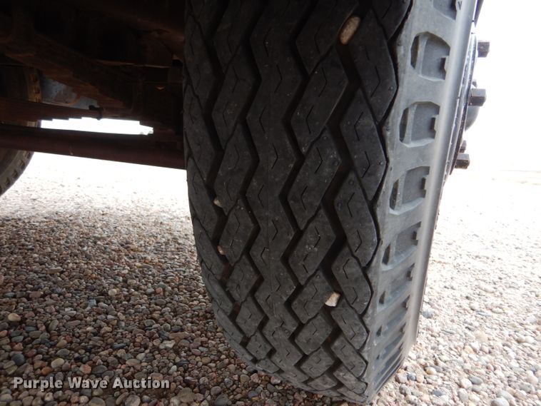 image for item IV9853 1949 Chevrolet 6400  dump flatbed truck