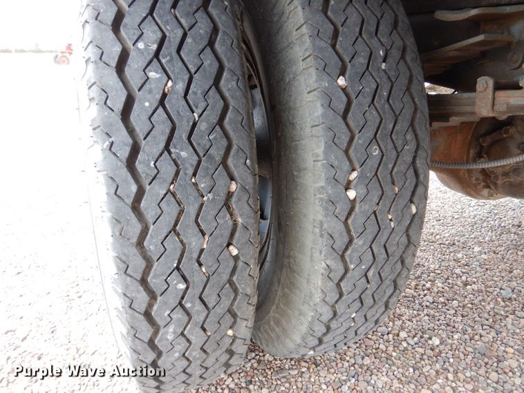 image for item IV9853 1949 Chevrolet 6400  dump flatbed truck