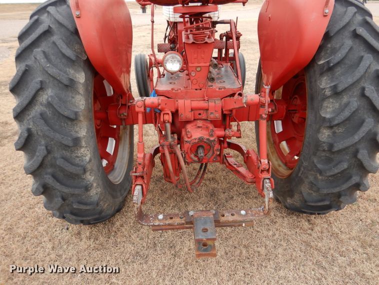 image for item IV9856 1960 Farmall 460  tractor