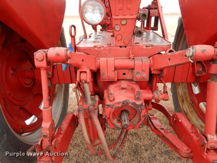 image for item IV9856 1960 Farmall 460  tractor