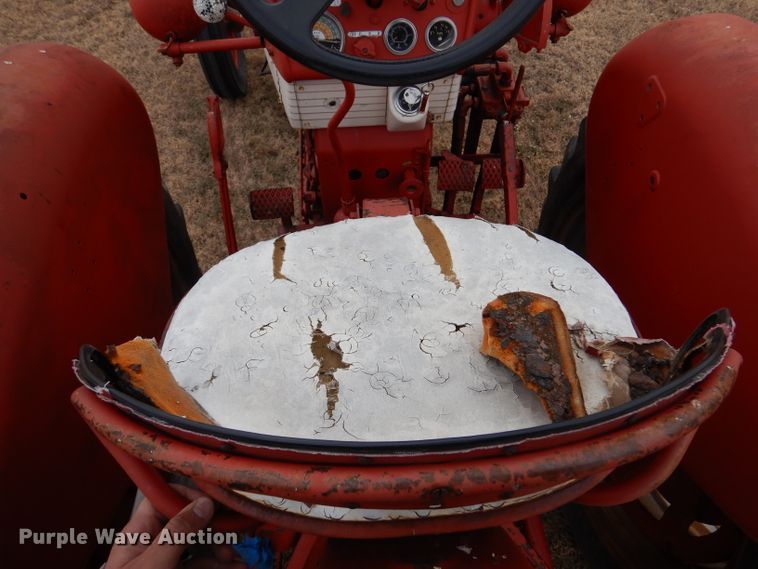 image for item IV9856 1960 Farmall 460  tractor