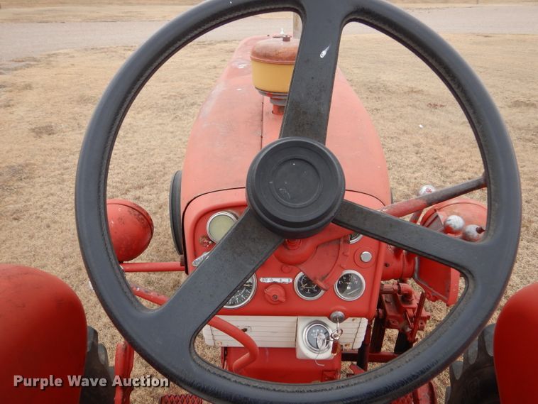 image for item IV9856 1960 Farmall 460  tractor