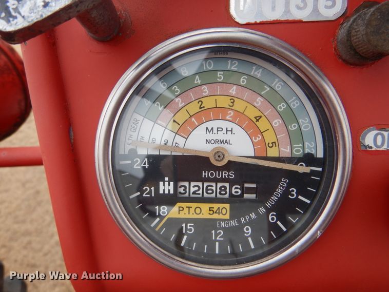 image for item IV9856 1960 Farmall 460  tractor