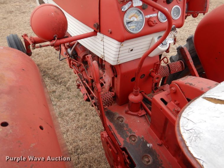 image for item IV9856 1960 Farmall 460  tractor