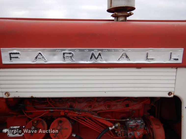 image for item IV9856 1960 Farmall 460  tractor