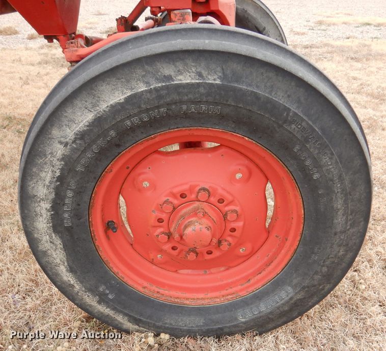 image for item IV9856 1960 Farmall 460  tractor