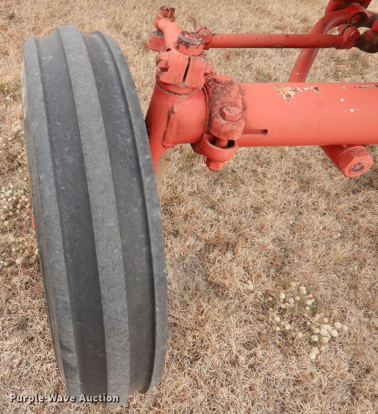 image for item IV9856 1960 Farmall 460  tractor