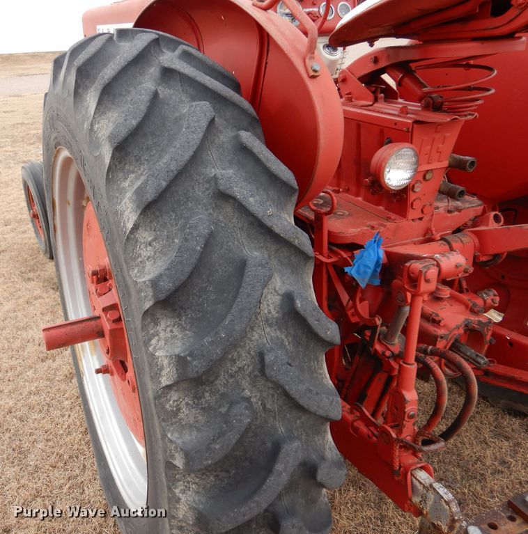 image for item IV9856 1960 Farmall 460  tractor
