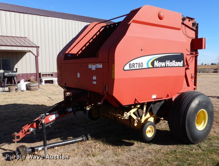 image for item IV9865 2006 New Holland BR780A  round baler
