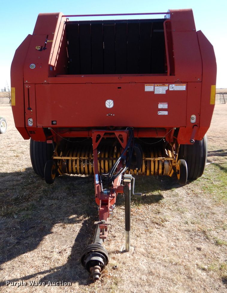 image for item IV9865 2006 New Holland BR780A  round baler