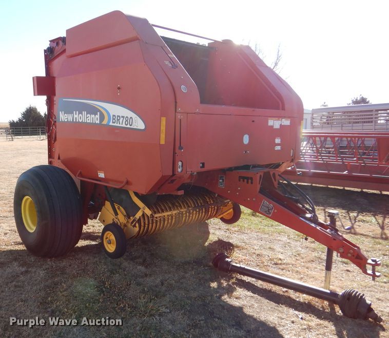 image for item IV9865 2006 New Holland BR780A  round baler