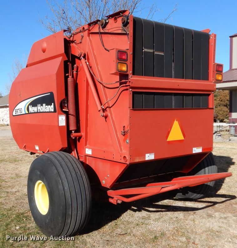 image for item IV9865 2006 New Holland BR780A  round baler