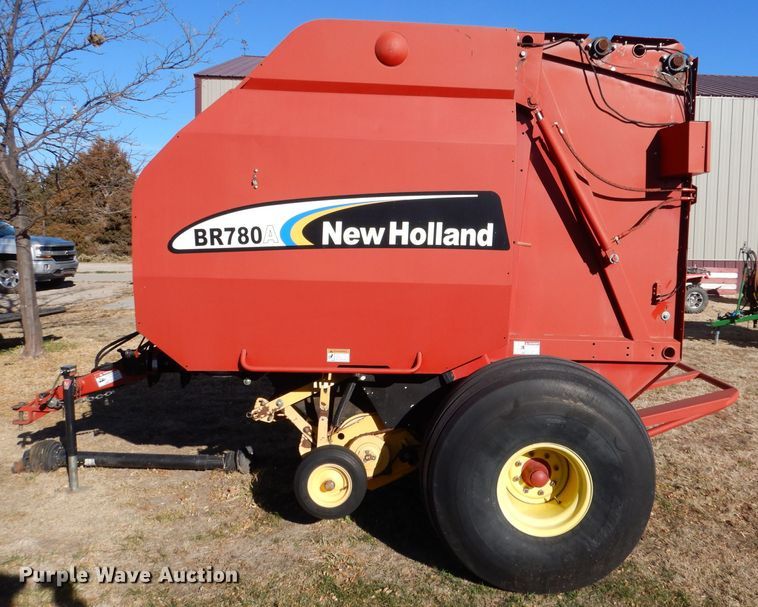 image for item IV9865 2006 New Holland BR780A  round baler