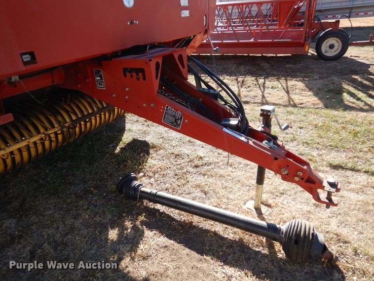 image for item IV9865 2006 New Holland BR780A  round baler