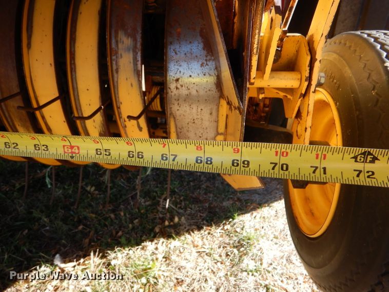 image for item IV9865 2006 New Holland BR780A  round baler