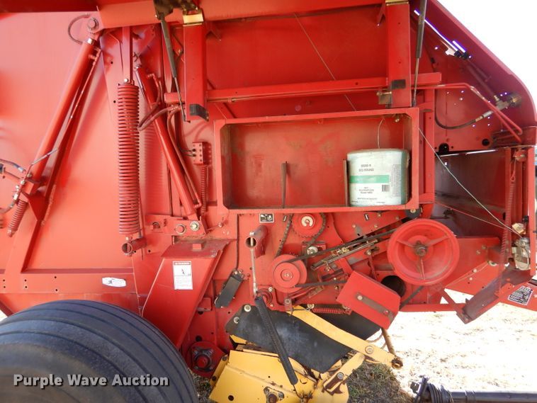 image for item IV9865 2006 New Holland BR780A  round baler