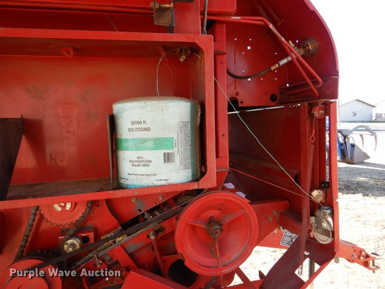 image for item IV9865 2006 New Holland BR780A  round baler