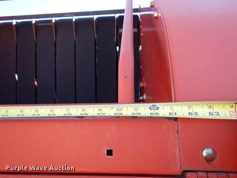 image for item IV9865 2006 New Holland BR780A  round baler