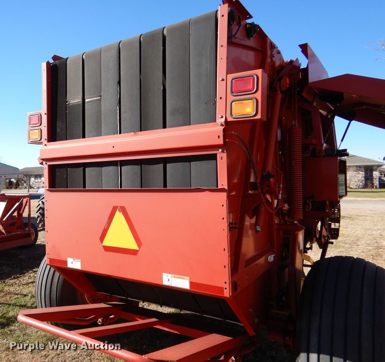 image for item IV9865 2006 New Holland BR780A  round baler