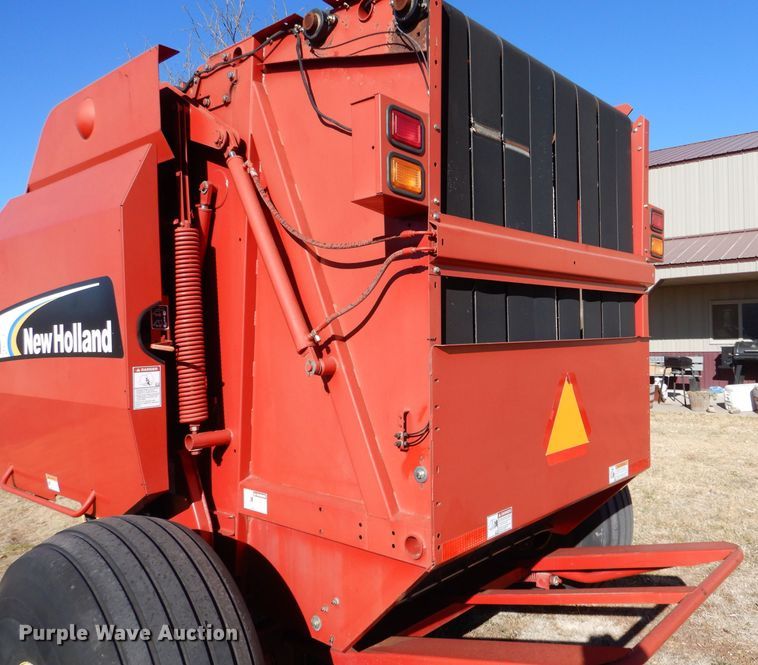 image for item IV9865 2006 New Holland BR780A  round baler