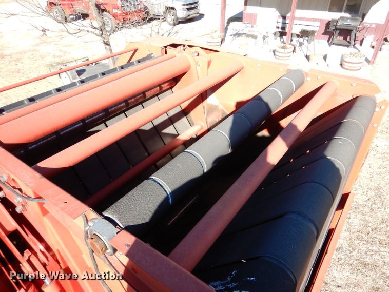 image for item IV9865 2006 New Holland BR780A  round baler