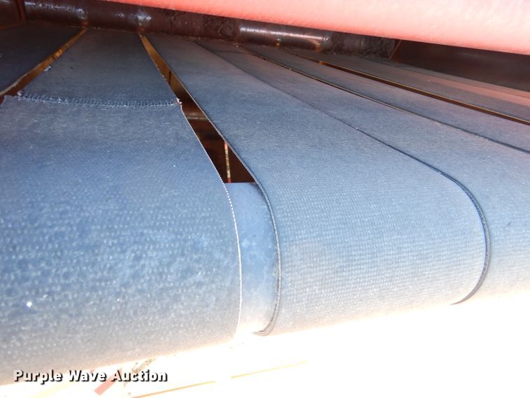 image for item IV9865 2006 New Holland BR780A  round baler