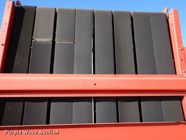 image for item IV9865 2006 New Holland BR780A  round baler