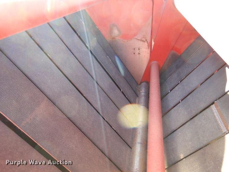 image for item IV9865 2006 New Holland BR780A  round baler