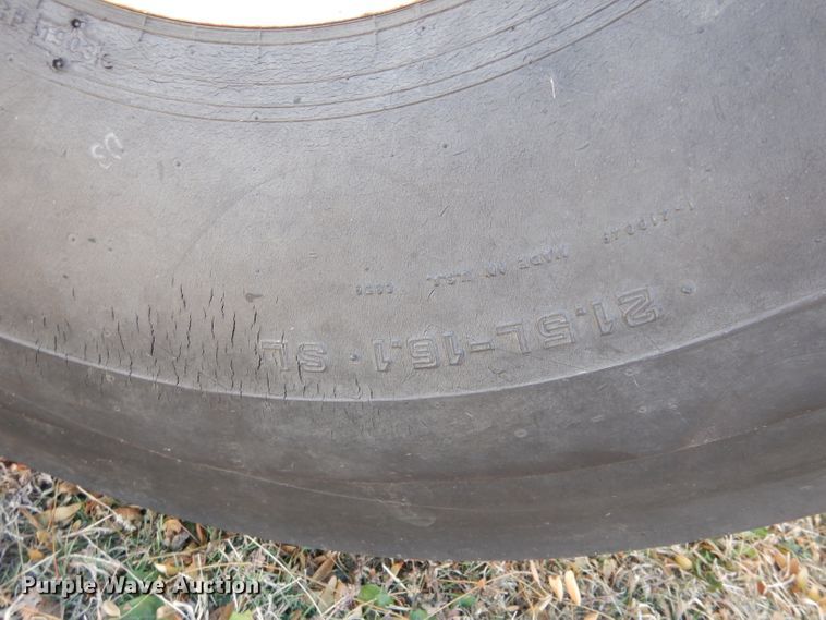 image for item IV9865 2006 New Holland BR780A  round baler