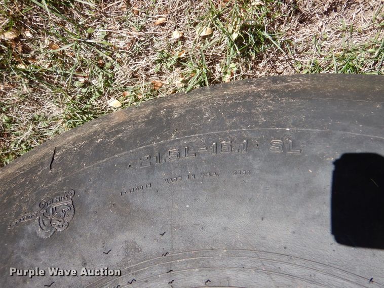 image for item IV9865 2006 New Holland BR780A  round baler