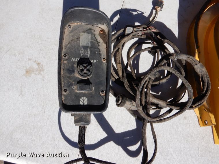 image for item IV9865 2006 New Holland BR780A  round baler