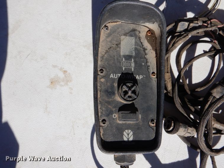 image for item IV9865 2006 New Holland BR780A  round baler