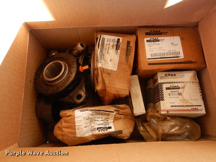 image for item IV9865 2006 New Holland BR780A  round baler