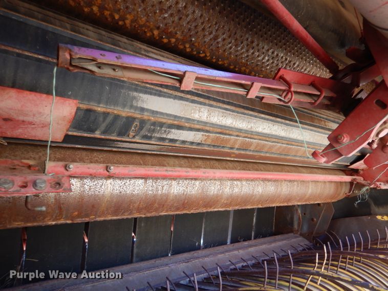 image for item IV9865 2006 New Holland BR780A  round baler