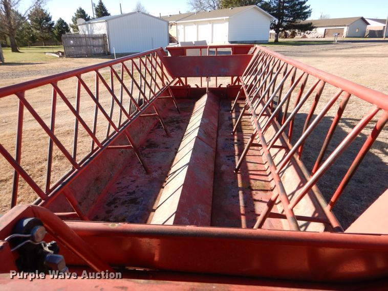 image for item IV9866 Titan West EZMT  hay bale feeder