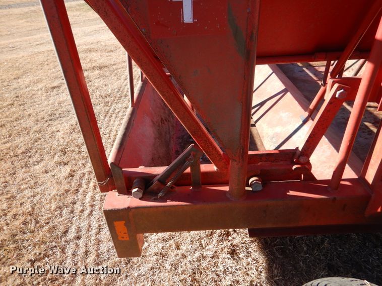 image for item IV9866 Titan West EZMT  hay bale feeder